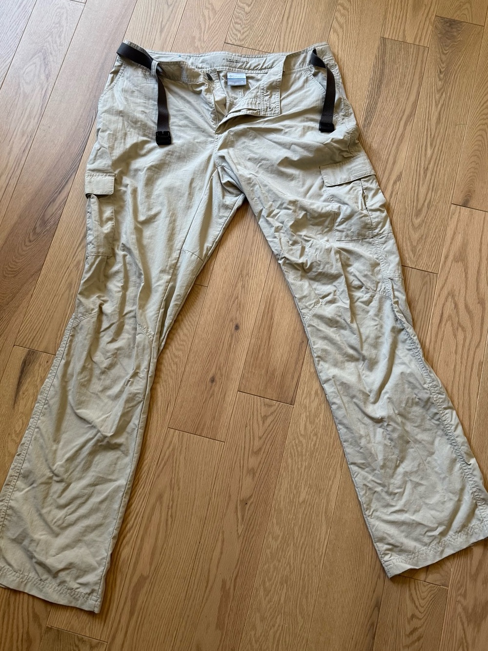 Columbia Omni-Shield Women’s 14 Long Outdoor/Travel Cargo Pants – Khaki